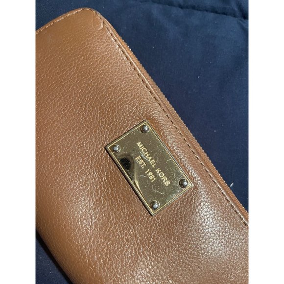 Michael Kors Pebbled Leather Zippered Wallet Camel Used - Picture 2 of 14